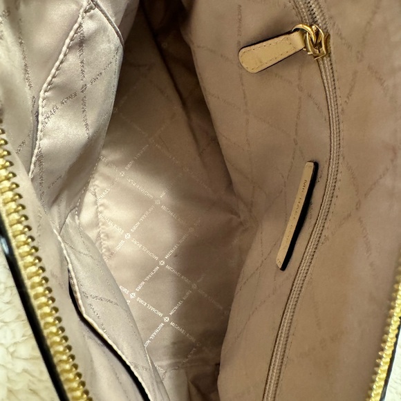 Micheal Kors Limited Edition Gold Bag - Picture 6 of 6